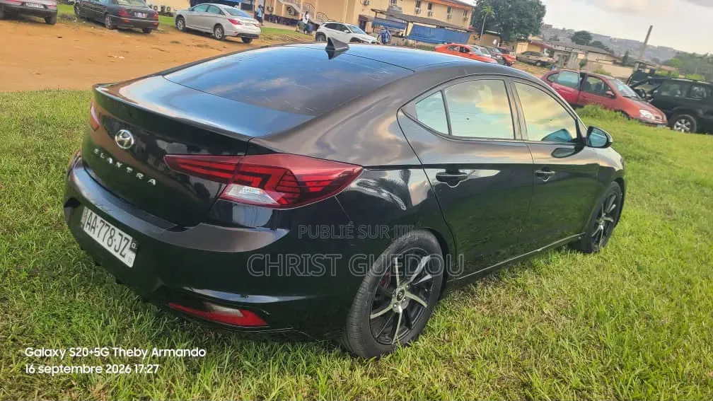 Hyundai Elantra 2021 Noir
