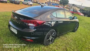 Hyundai Elantra 2021 Noir