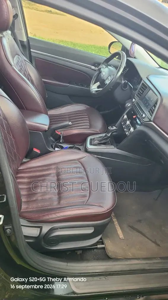 Hyundai Elantra 2021 Noir