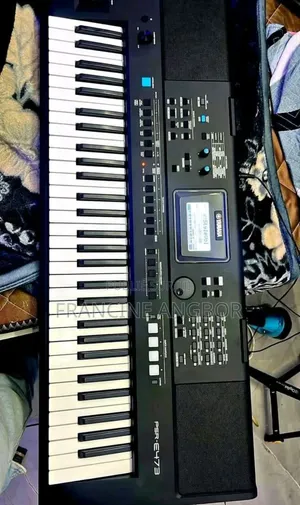 Piano Yamaha E475
