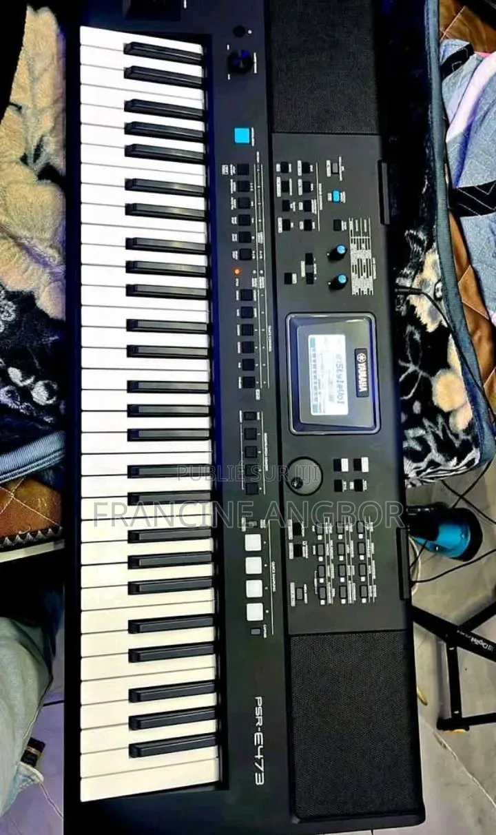 Piano Yamaha E475