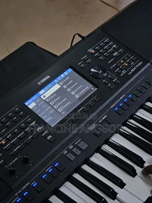 Piano Yamaha Sx700