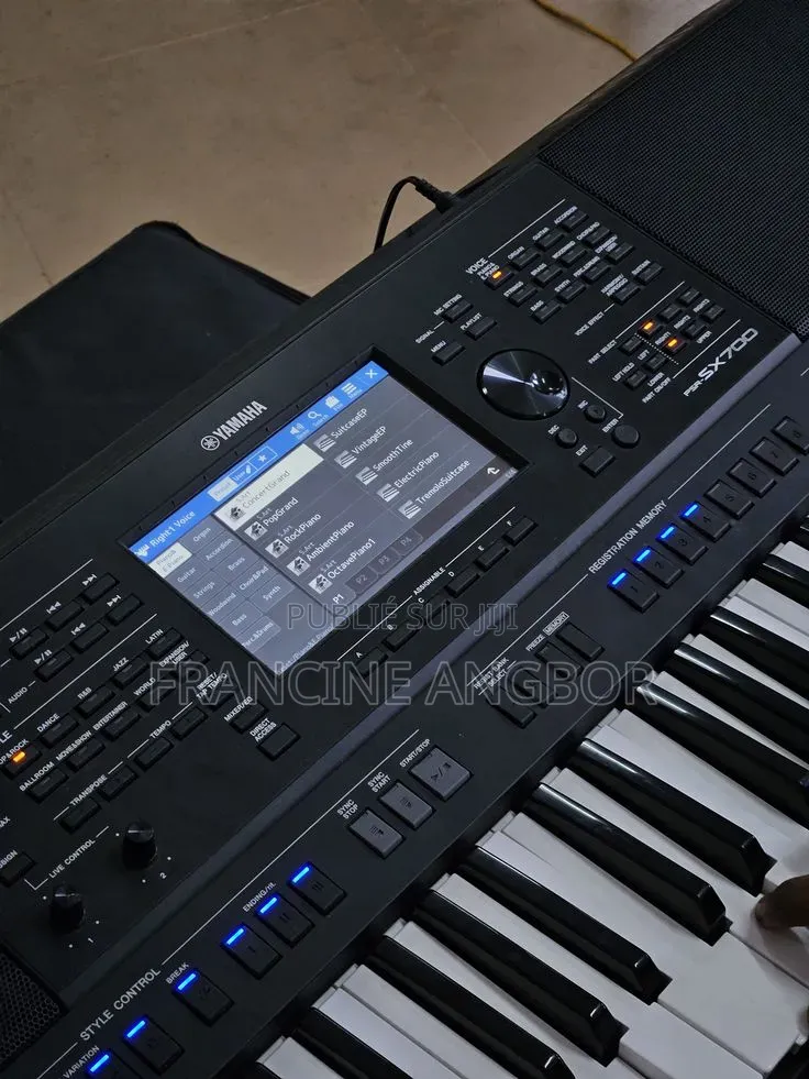 Piano Yamaha Sx700