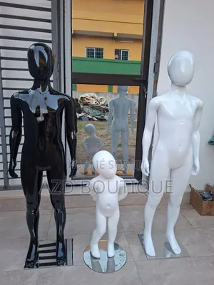 Mannequin Enfants De Couleur Dorée Ou Blanc Et Noire De 0-15ans