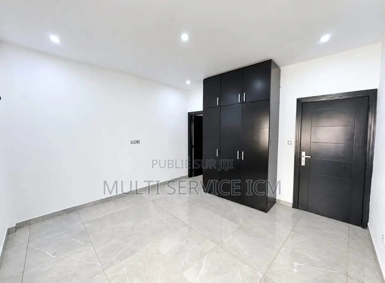 4chbre Duplex dans Ismaël Coulibaly, Cocody à Louer