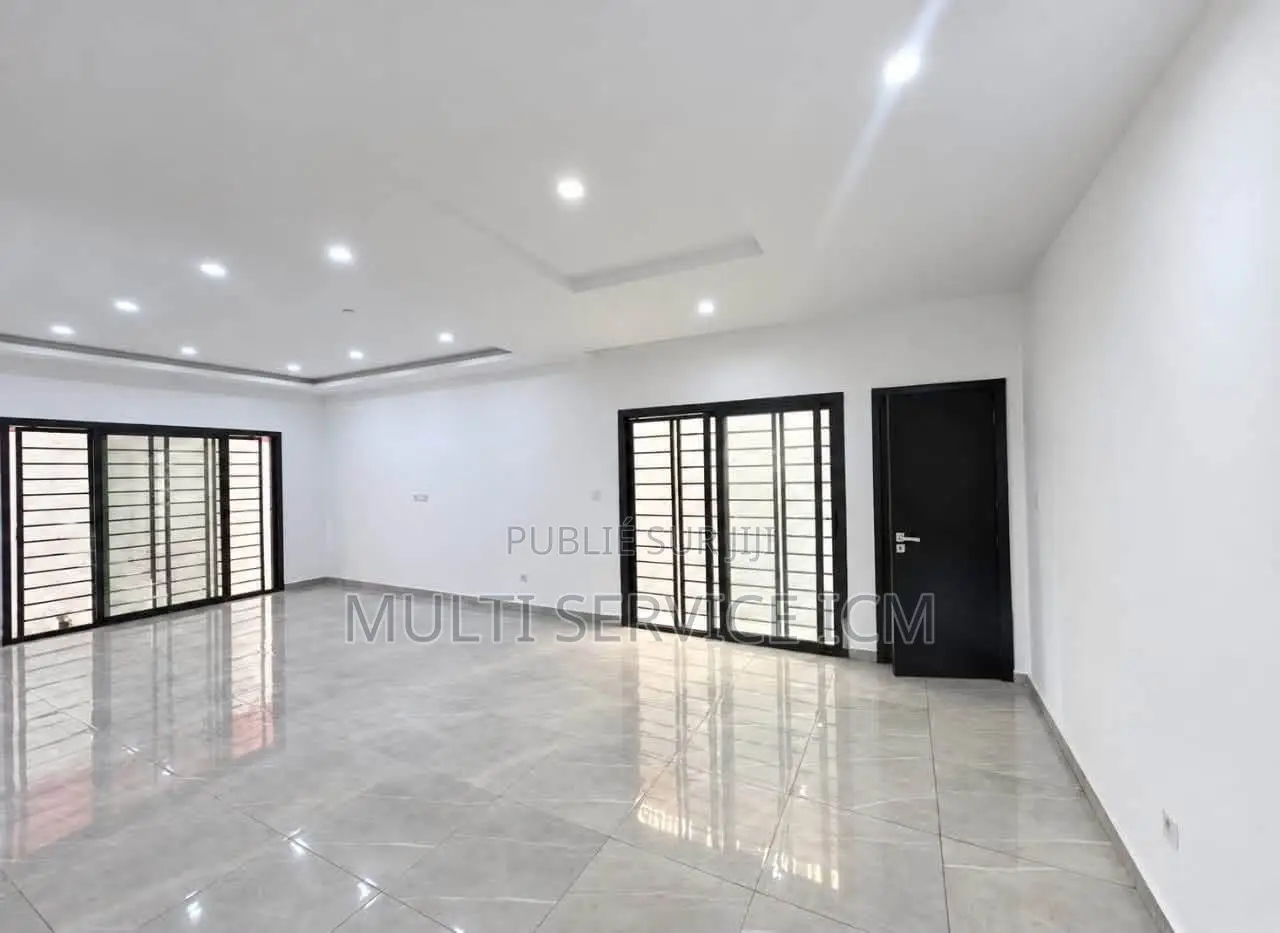 4chbre Duplex dans Ismaël Coulibaly, Cocody à Louer