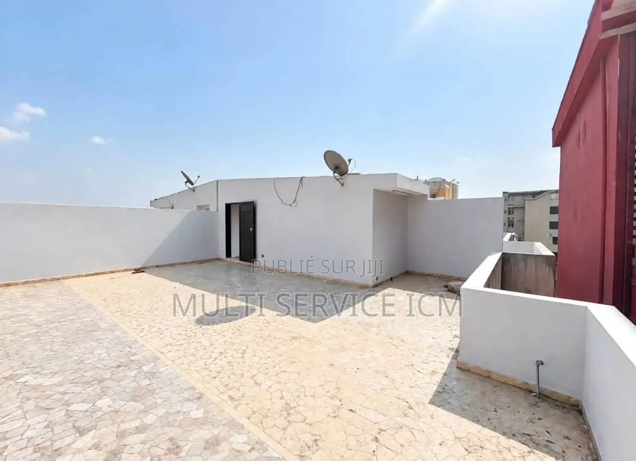 4chbre Duplex dans Ismaël Coulibaly, Cocody à Louer