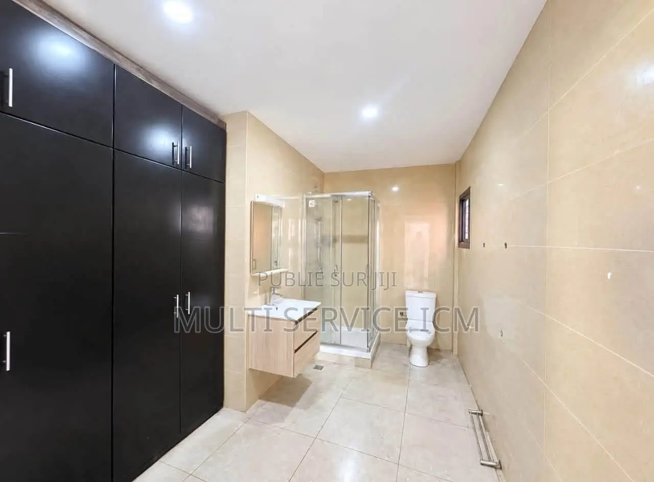 4chbre Duplex dans Ismaël Coulibaly, Cocody à Louer