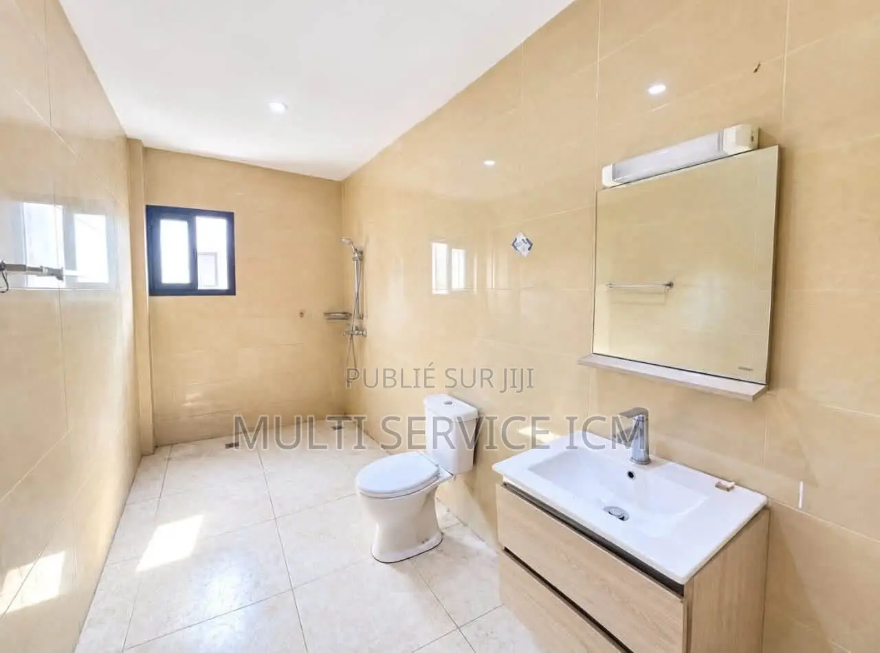 4chbre Duplex dans Ismaël Coulibaly, Cocody à Louer