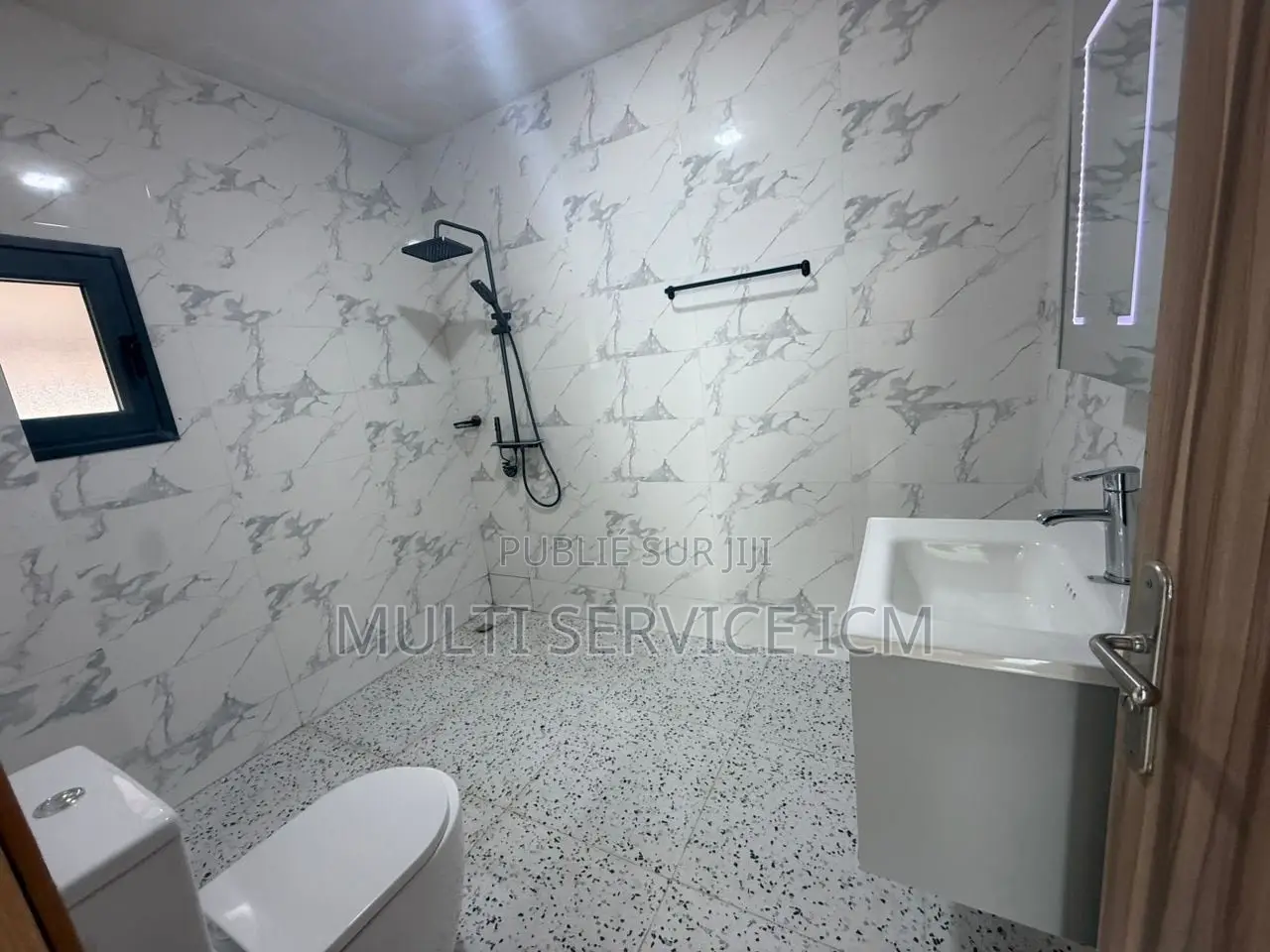 13chbre Duplex dans Ismael Coulibaly, Cocody à Louer