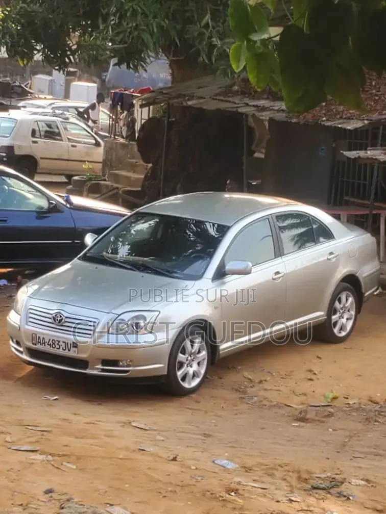 Toyota Avensis 2014 Gris