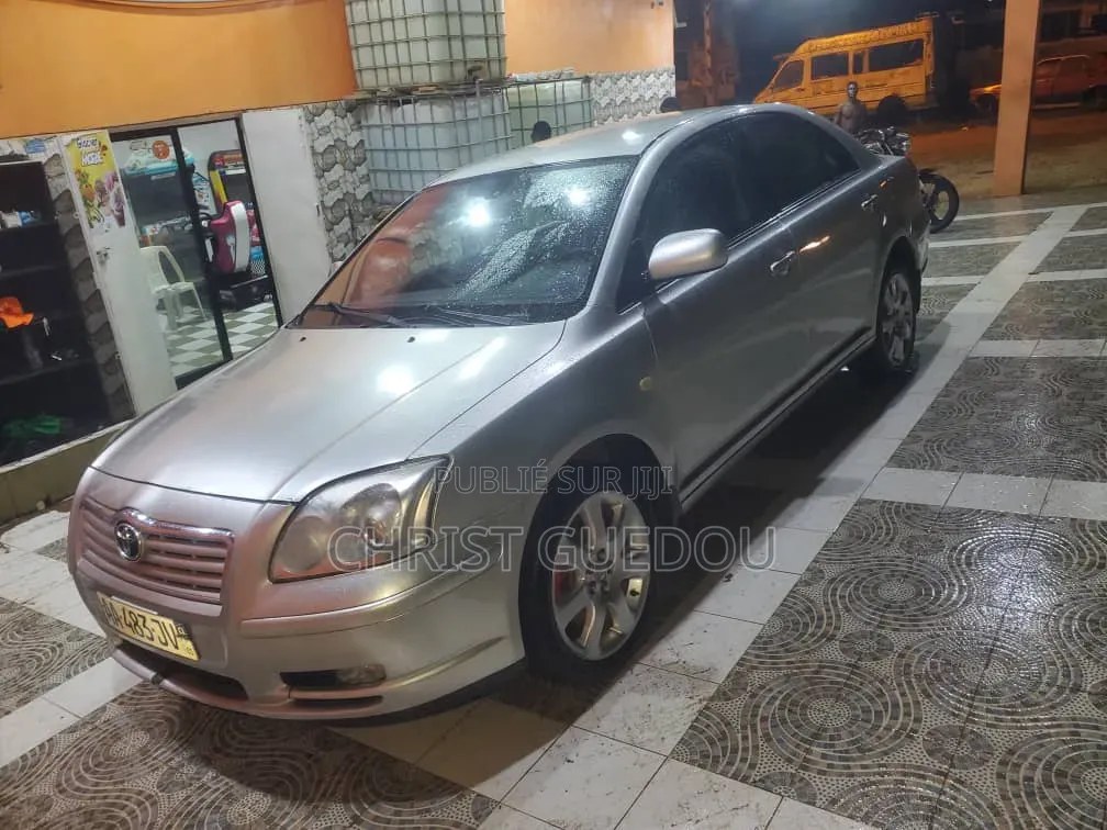 Toyota Avensis 2014 Gris