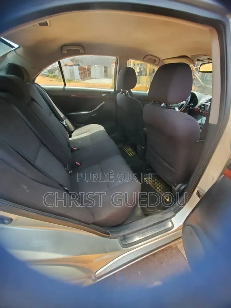 Toyota Avensis 2014 Gris