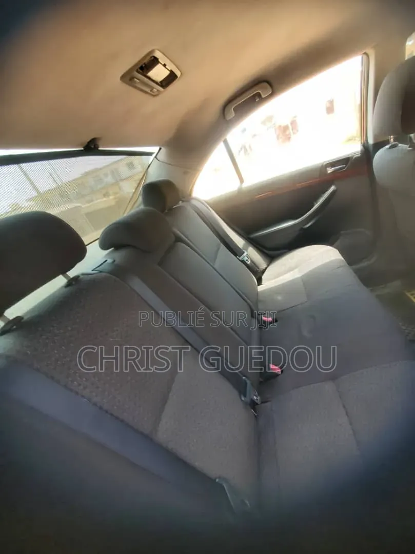 Toyota Avensis 2014 Gris