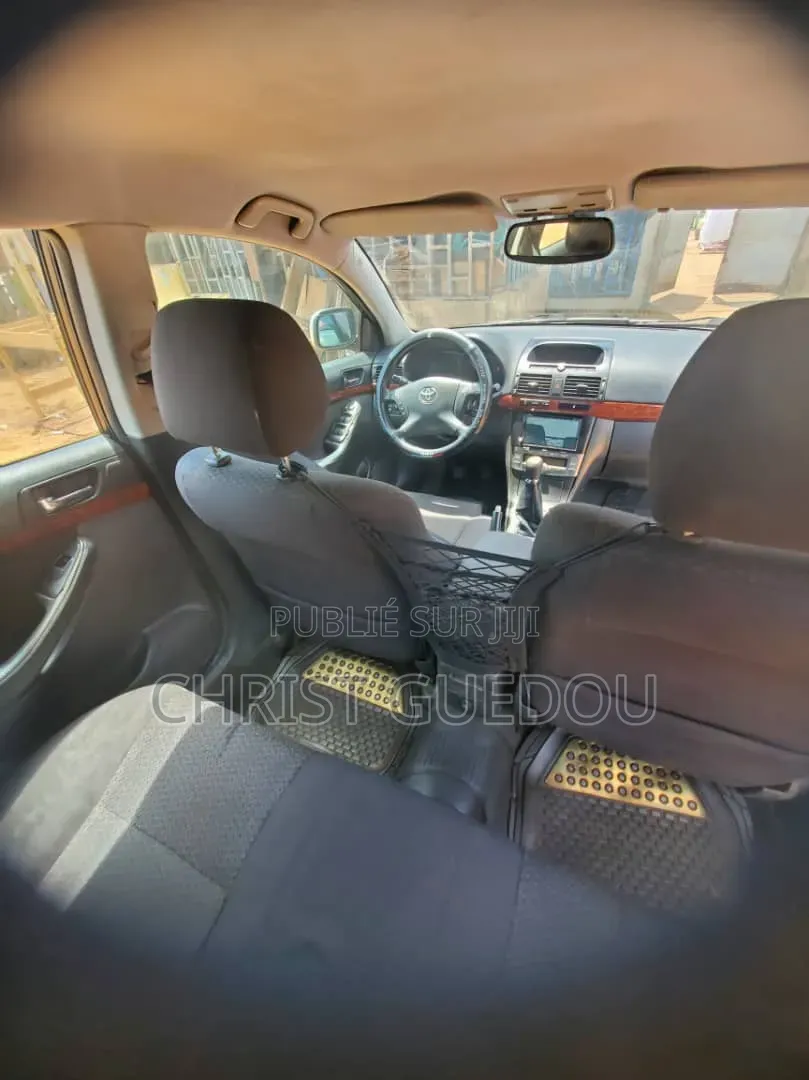 Toyota Avensis 2014 Gris