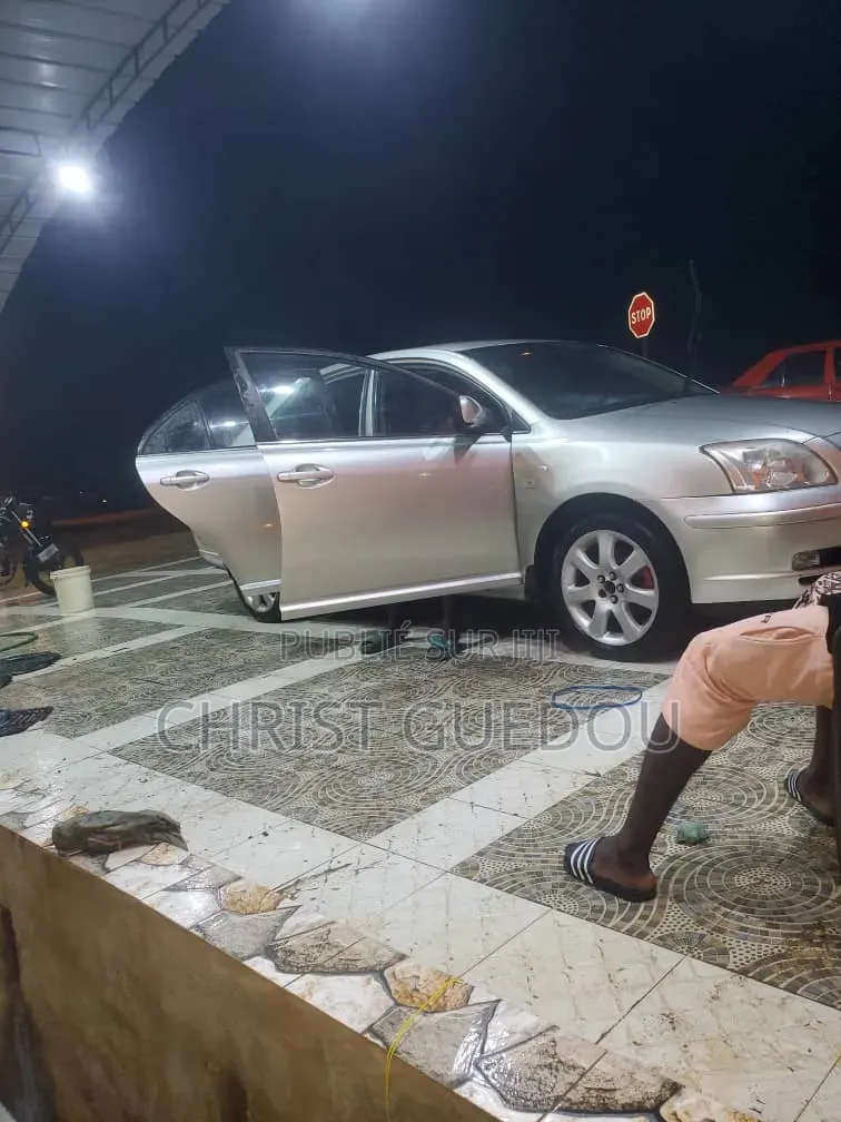 Toyota Avensis 2014 Gris