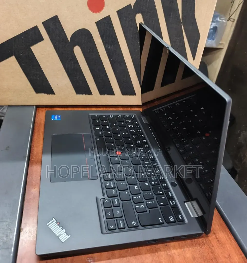 Nouveau Lenovo ThinkPad x13 Yoga 16GB Intel Core i7 SSD 512GB