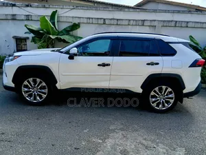 Toyota RAV4 XLE AWD 2023 Blanc