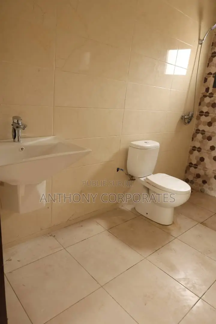 Annonce N°07015985-Ski72 Bureaux - Adjame Indenie