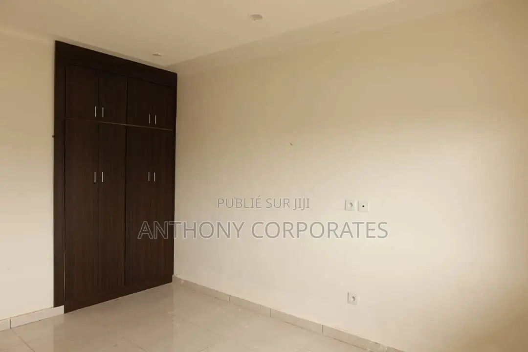 Annonce N°07015985-Ski72 Bureaux - Adjame Indenie