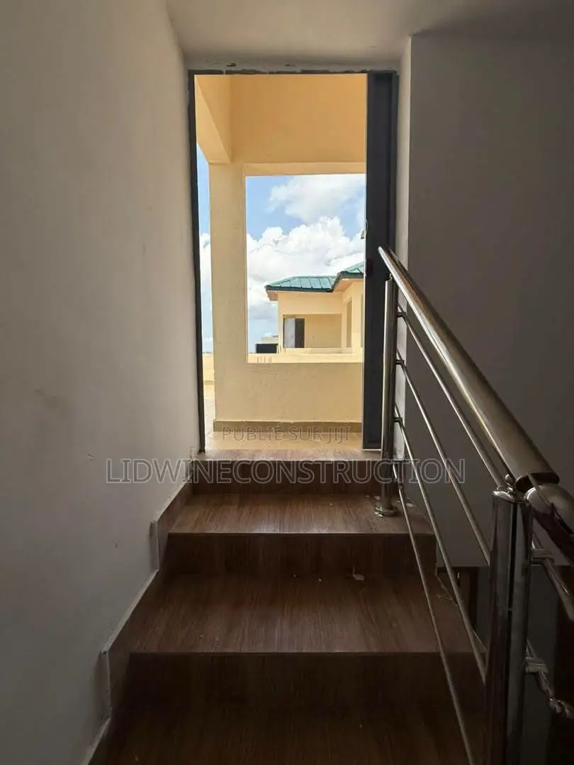 5chbre Villa dans Port-Bouët à Vendre