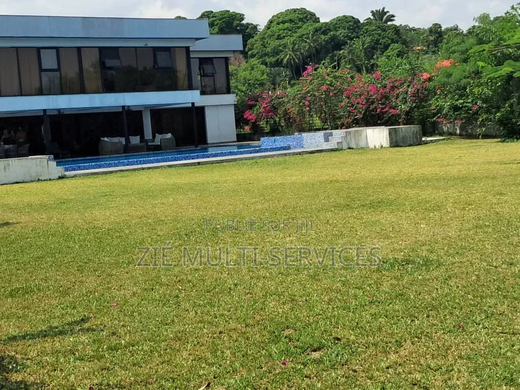Meublé 8chbre Duplex dans Zié Multi-Services, Cocody à Vendre