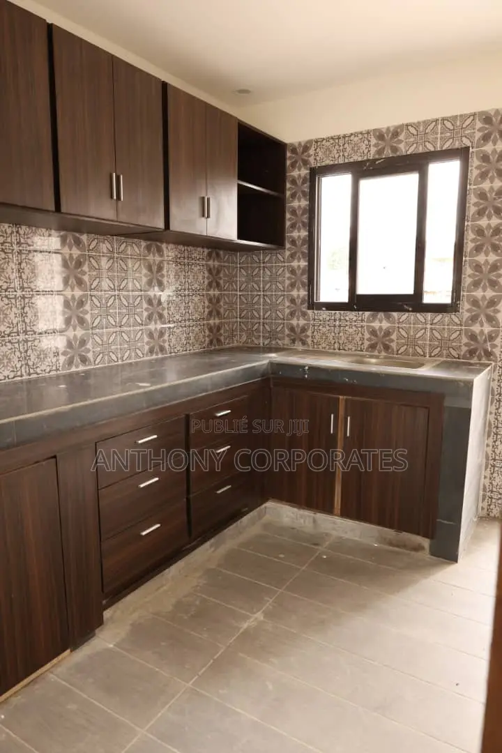 Annonce N°07015985-Ski72 Bureaux - Adjame Indenie