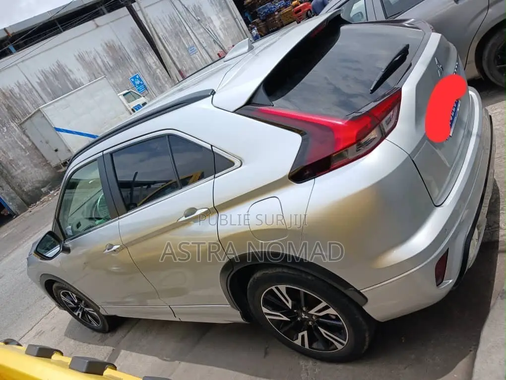 Mitsubishi Eclipse Cross 2023 Gris