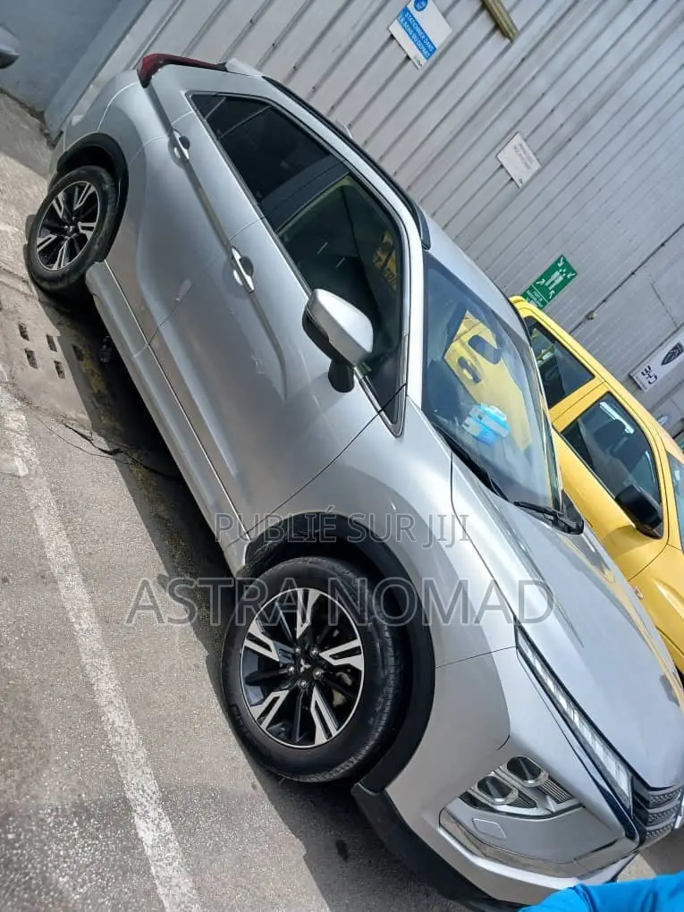 Mitsubishi Eclipse Cross 2023 Gris