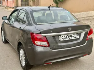 Suzuki Dzire 2024 Gris