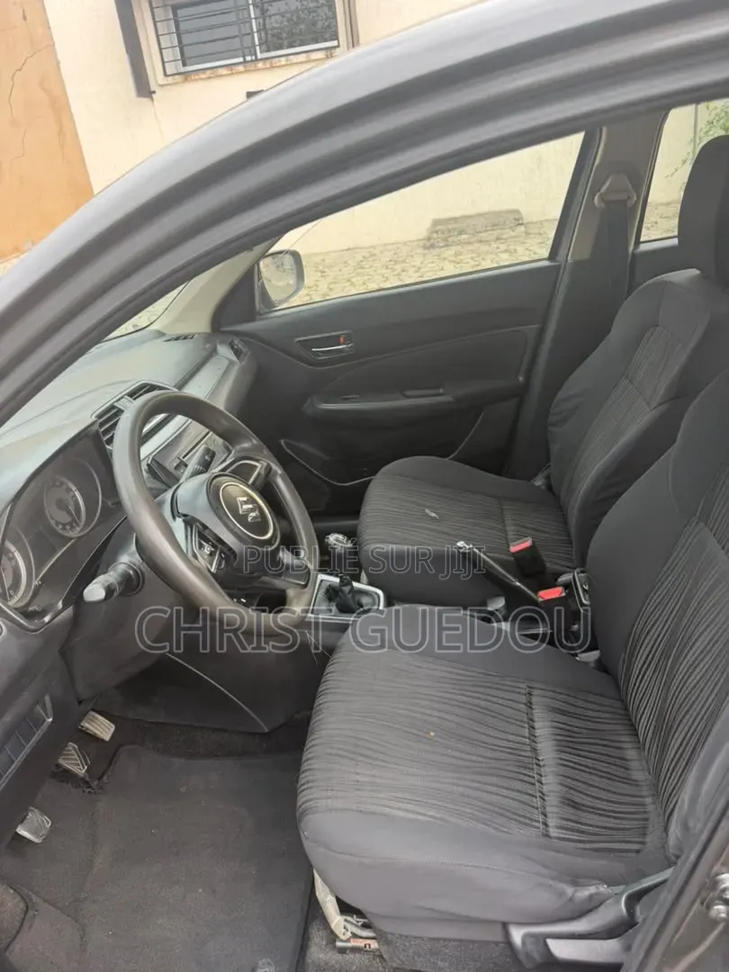 Suzuki Dzire 2024 Gris