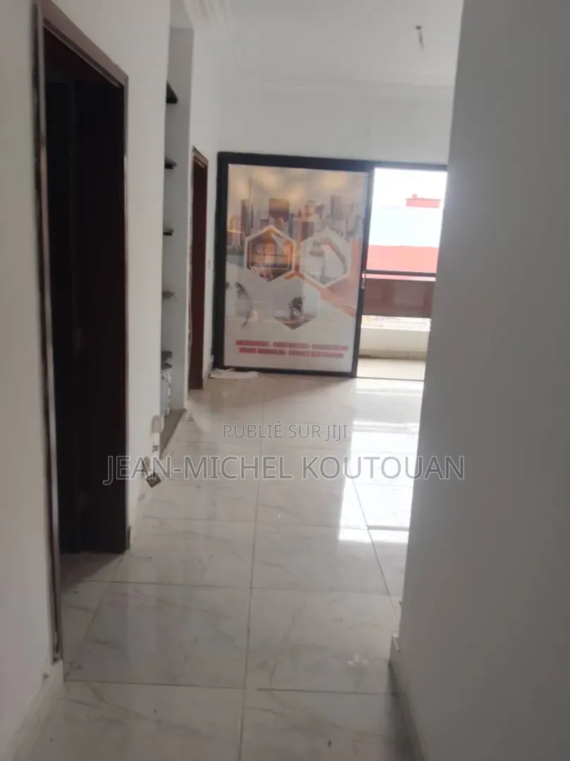 2chbre Appartement dans Immobilier Express, Cocody à Vendre