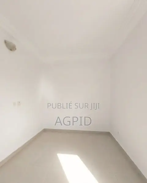 1chbre Appartement dans Appartement De 2, Bingerville à Louer