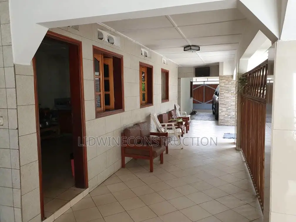 Meublé 4chbre Villa dans Treichville à Vendre