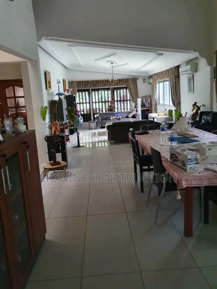 Meublé 4chbre Villa dans Treichville à Vendre