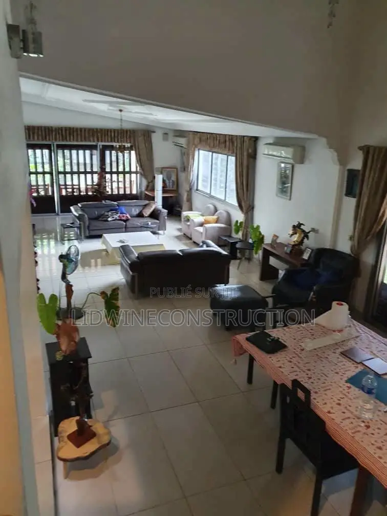 Meublé 4chbre Villa dans Treichville à Vendre