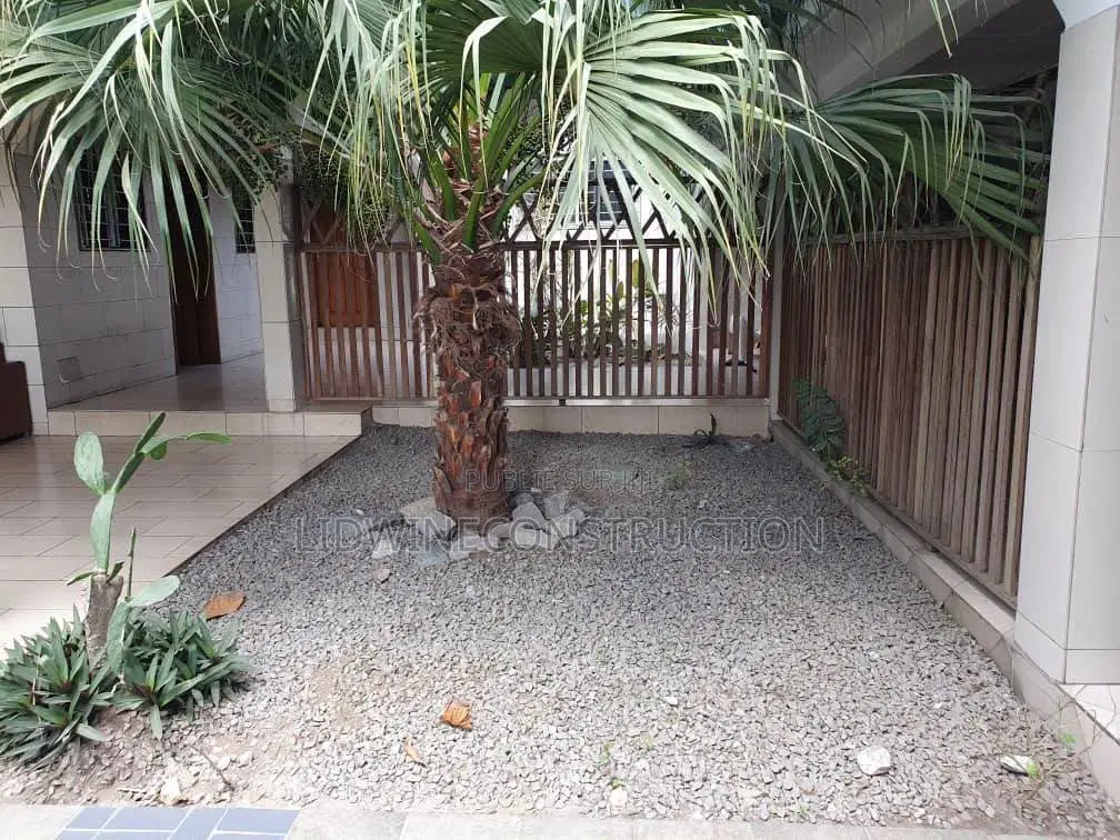 Meublé 4chbre Villa dans Treichville à Vendre
