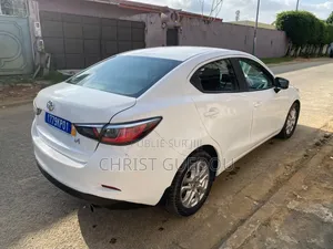 Toyota Yaris 2017 Blanc