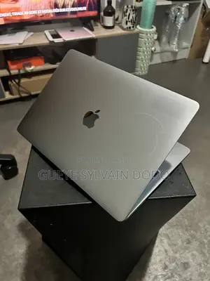 Ordinateur portable Apple MacBook Pro 2020 16GB Intel Core 7 SSD 1T