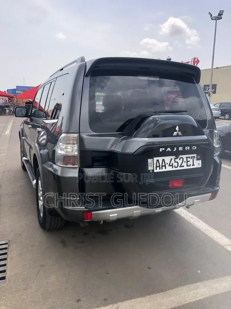 Mitsubishi Pajero 2018 Gris