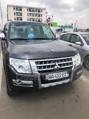 Mitsubishi Pajero 2018 Gris