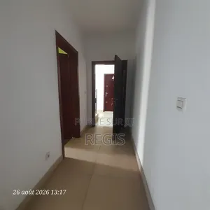 3chbre Appartement dans Regis, Cocody à Louer