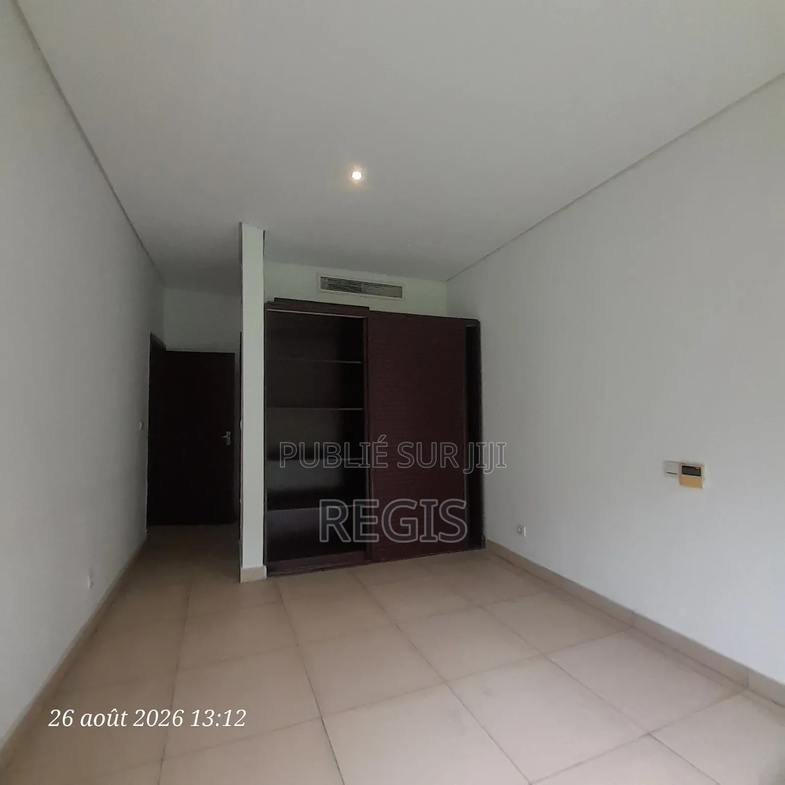 3chbre Appartement dans Regis, Cocody à Louer