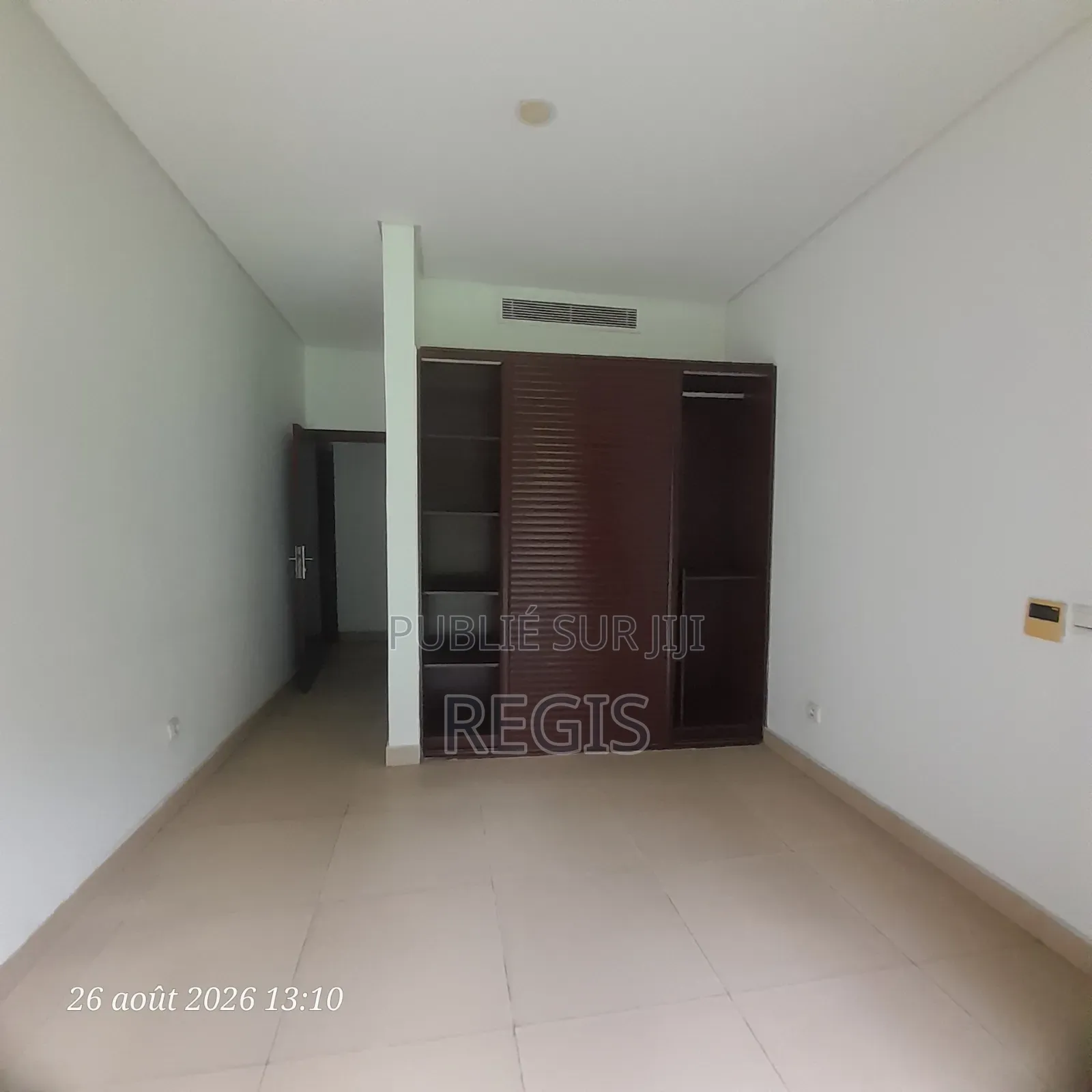 3chbre Appartement dans Regis, Cocody à Louer