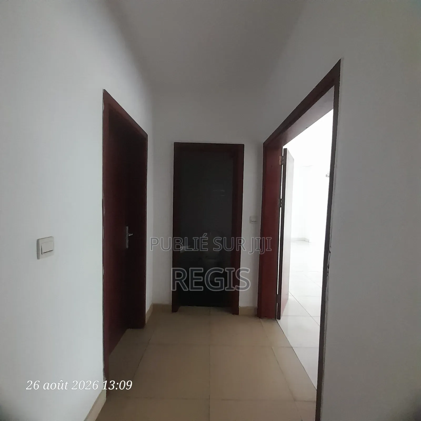 3chbre Appartement dans Regis, Cocody à Louer
