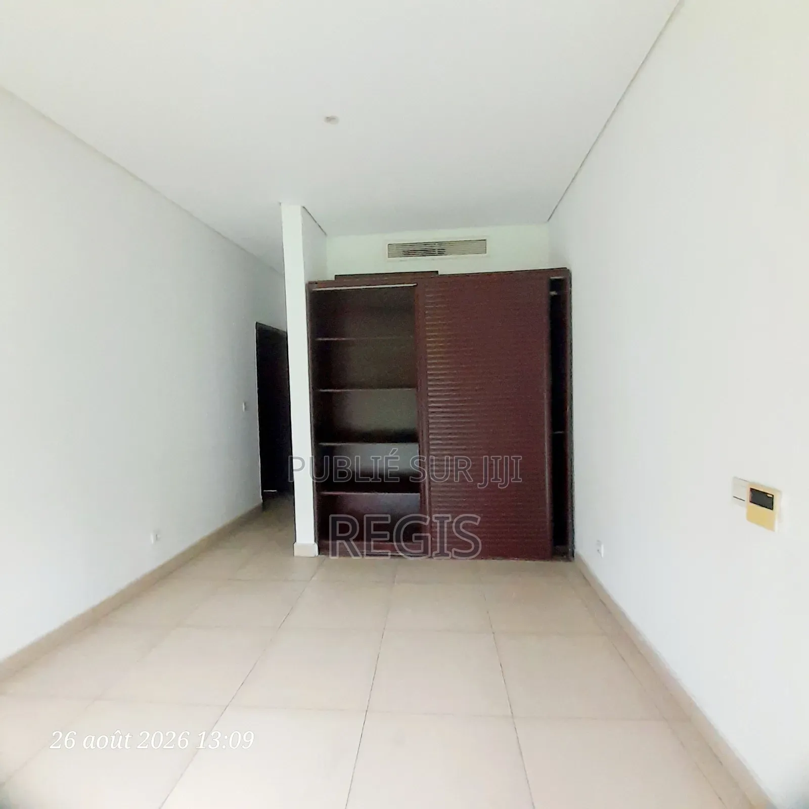 3chbre Appartement dans Regis, Cocody à Louer