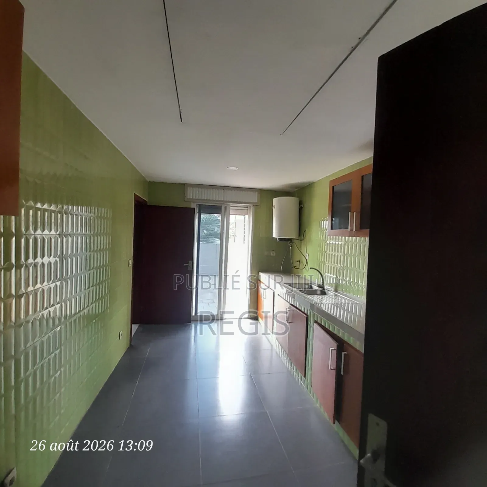 3chbre Appartement dans Regis, Cocody à Louer