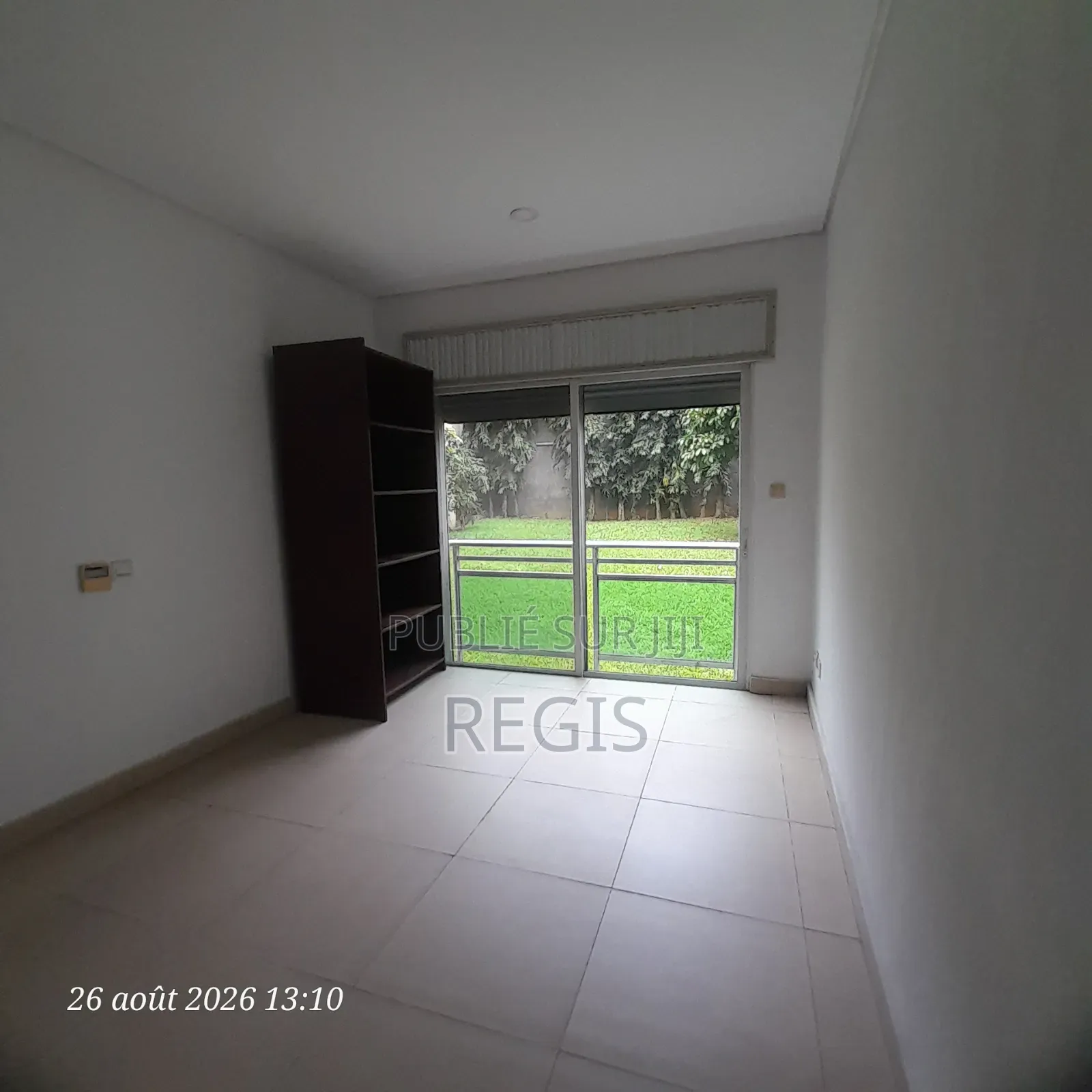 3chbre Appartement dans Regis, Cocody à Louer