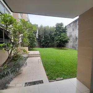 3chbre Appartement dans Regis, Cocody à Louer