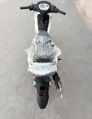 Nouveau KTM Duke 125 2024 Blanc